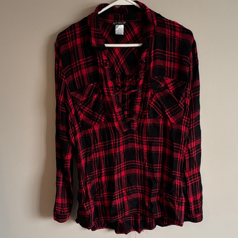 VENUS Red and Black Plaid Lace-Up Shirt